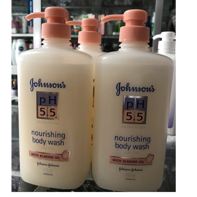 Sữa Tắm pH 5.5 Hạnh Nhân Johnson’s (750ml)