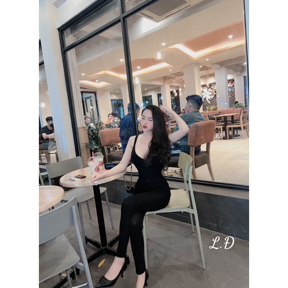 Jumsuit cổ tim dáng dài