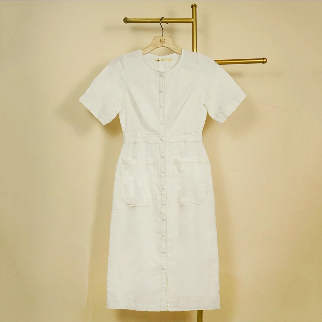 SWANLAKE | Đầm Linen Cổ Tròn Có Túi Đơn Giản, Thanh Lịch - MÃ: D10190LW01