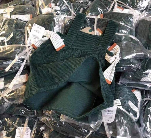 Váy dạ nhung Zara