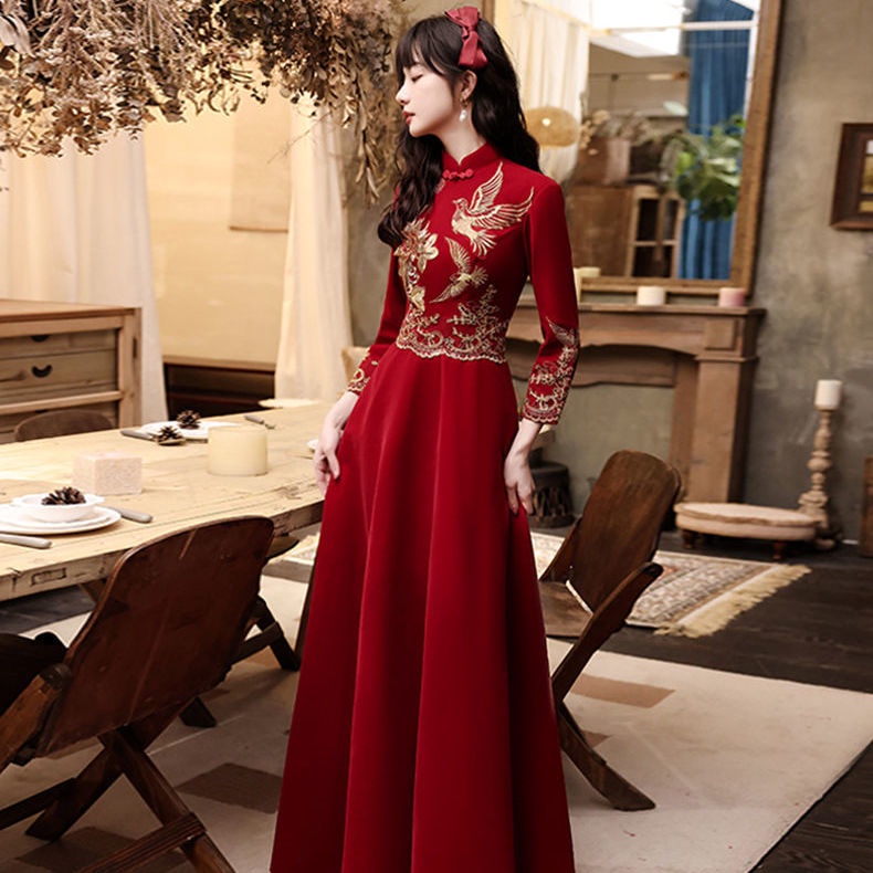 Đầm Cưới Tay Dài Hở Lưng Màu Đỏ Rượu Vang Phong Cách Trung Hoa Thời Trang Xuân Hè 2022