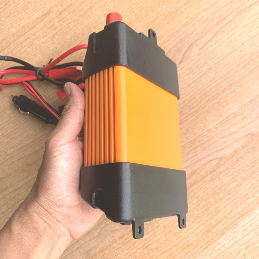 Máy Kích chuyển dòng điện 12V lên 110V, Công suất 300W dùng trên ô tô, gia đình, nhà xưởng, kích cá