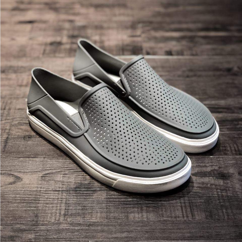 Giày Cross slip on dành cho Nam, phù hợp với mọi thời tiết.