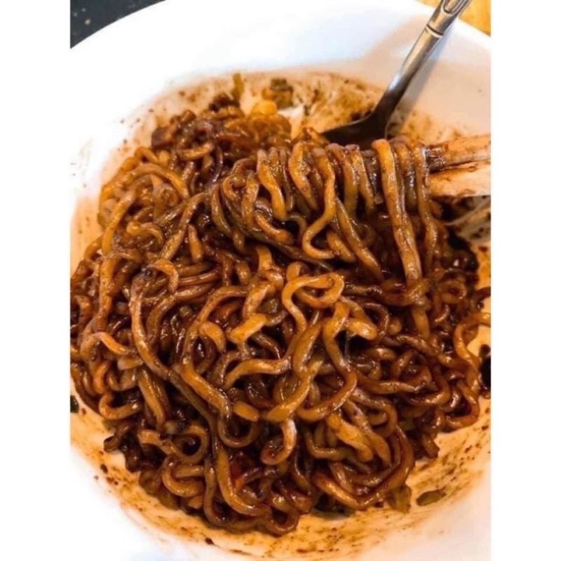 Thùng 20 gói mì trộn tương đen Koreno 78g