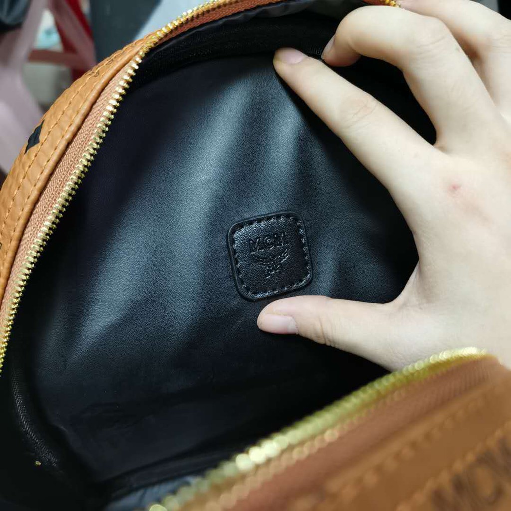 Mcmunisex Ba Lô Da Họa Tiết Ngôi Sao Đinh Tán Trung Bình