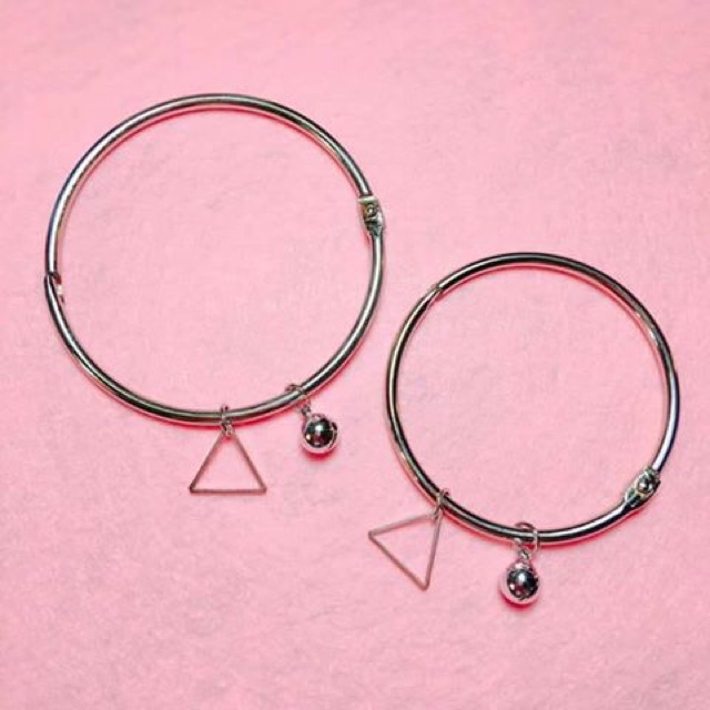 vòng kiềng đeo tay giá sỉ charm ngẫu nhiên