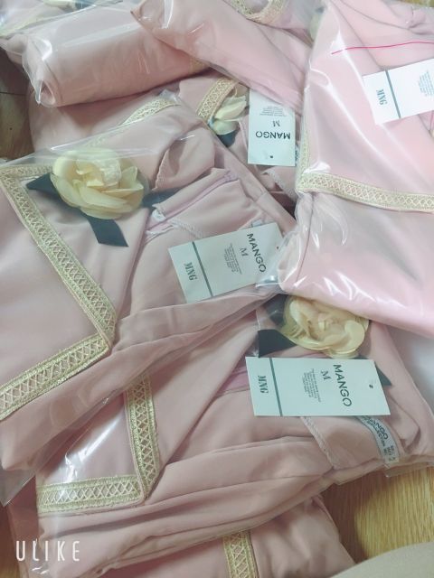 Váy cổ bẻ lệch kèm nơ xinh xắn