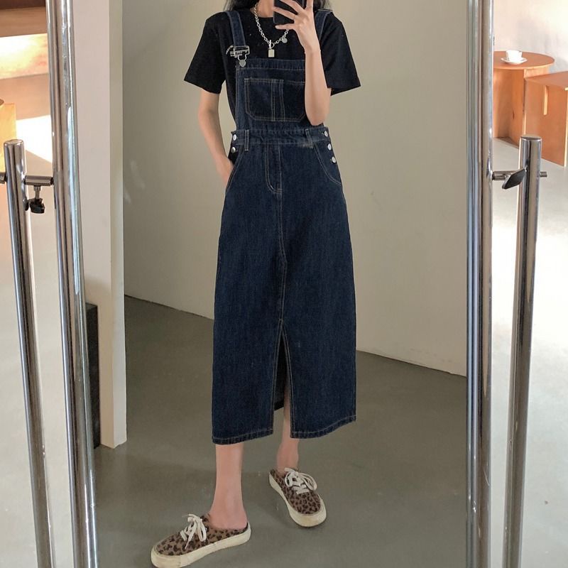 Váy yếm jean màu xanh đậm 3 khuy bên hông dáng chữ A xẻ tà sâu phong cách Girl Crush