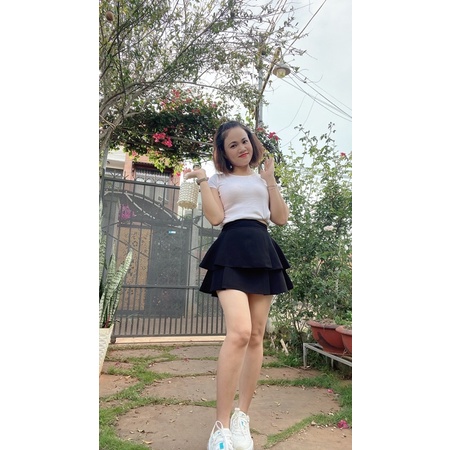 Chân váy đen (ảnh shop tự chụp) mix đồ siêu dễ, mặc gì cũng xinh