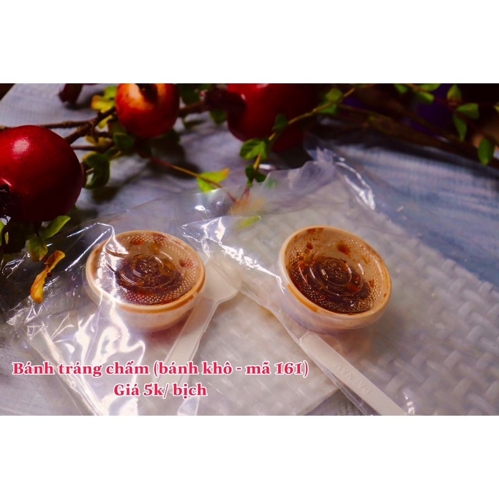 Bánh tráng chấm sốt chua cay