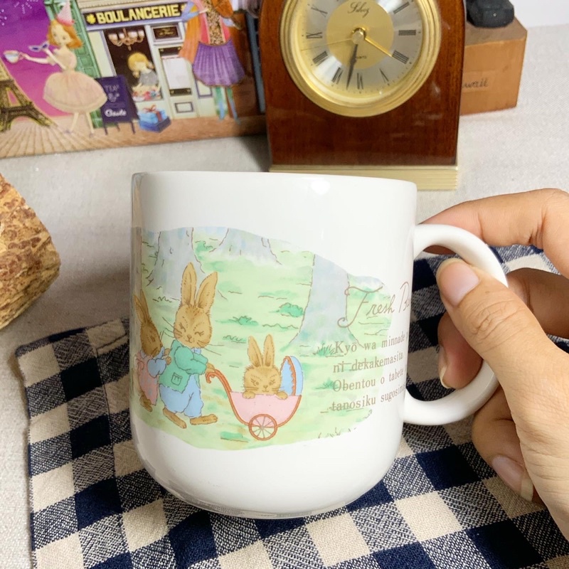 Ly sứ nhật thỏ