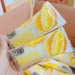 Bánh sữa chua sầu riêng: 3.5k/cái