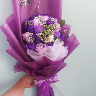 Hoa hồng sáp thơm bó 20 bông tông tím