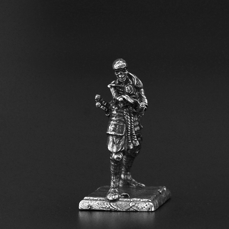 Mô Hình Đầu Lâu Người Lính Samurai Cổ Đại Bằng Kim Loại Để Bàn Trang Trí