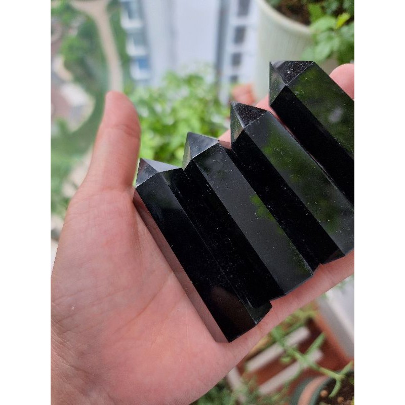 Trụ đá thanh tẩy Black Onyx dùng trong bài Tarot, đá phong thủy hay thiền định, Reiki.