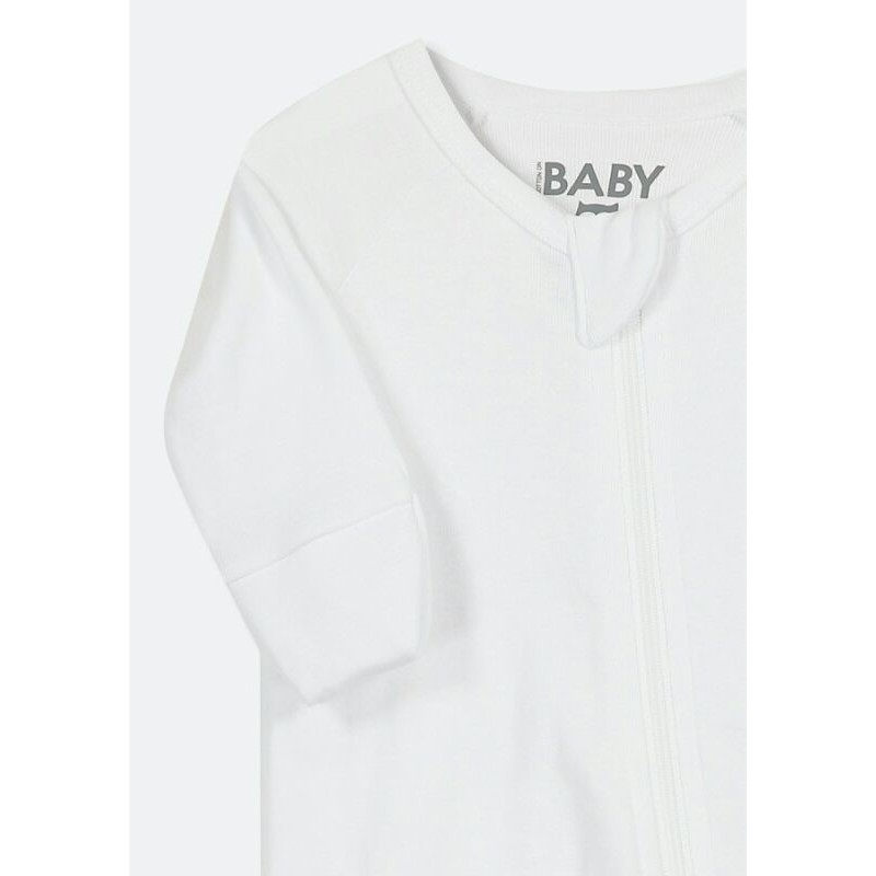 Body trắng trơn cho bé đi rửa tội