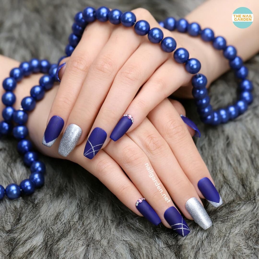 Móng úp thiết kế by NAILSTIK, màu xanh dương đậm, form móng coffin, dài, 110