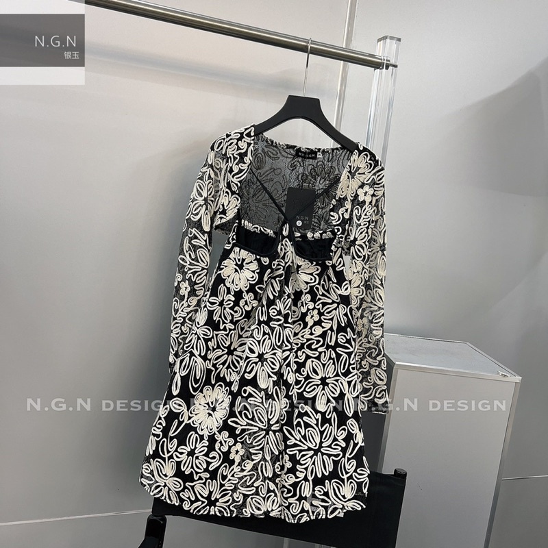 Sét váy ren hoa 2 chi tiết