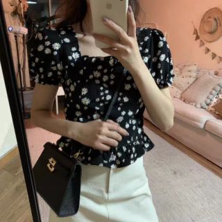 (SẴN) Áo sơ mi hoa cúc cổ vuông M6