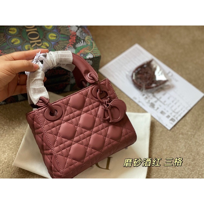 Túi tote nữ da bò họa tiết caro phối màu tự nhiên tinh tế thương hiệu Dior CD