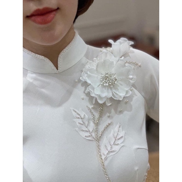 Áo Dài Lụa Trắng Thêu Hoa Nổi