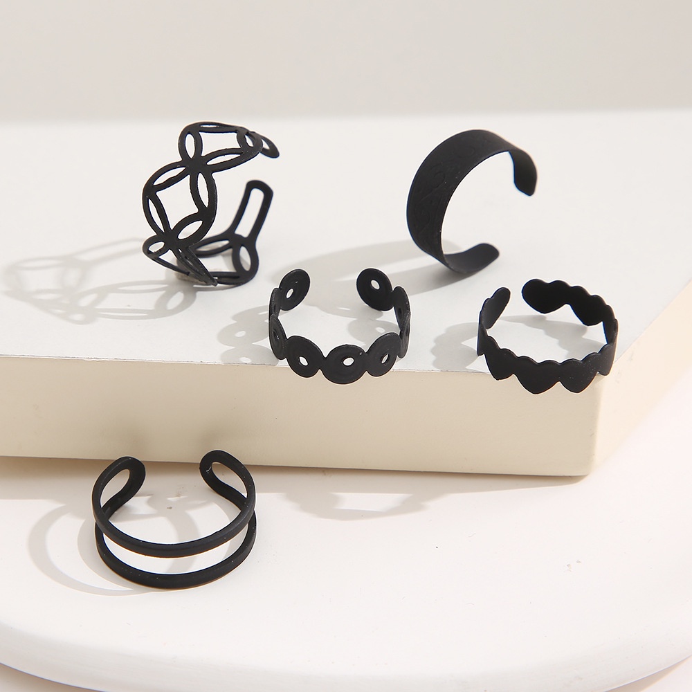Set 5 Nhẫn Hợp Kim Màu Đen Thiết Kế Dạng Mắc Xích Hình Trái Tim