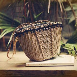 Giỏ xách bằng cói VINTAGE có viền bông đen