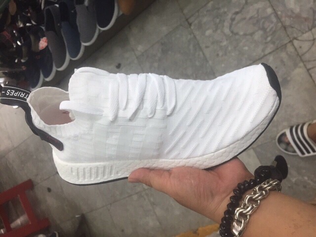 GIẦY THỂ THAO Sneaker NMD R2 WHITE BLACK .