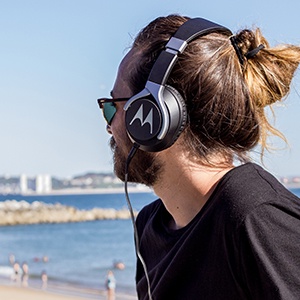 Tai nghe chụp tai có dây Motorola Pulse Bass 200-Chống ồn-Micro trên dây-Jack cắm 3.5mm