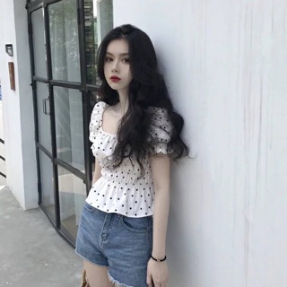 Áo kiểu cổ vuông chấm bi thanh lịch