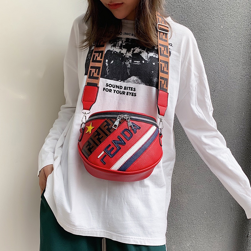 Túi Đeo Chéo Fendi Chất Lượng Cao 3 Màu Tùy Chọn Thời Trang Cho Nam Và Nữ
