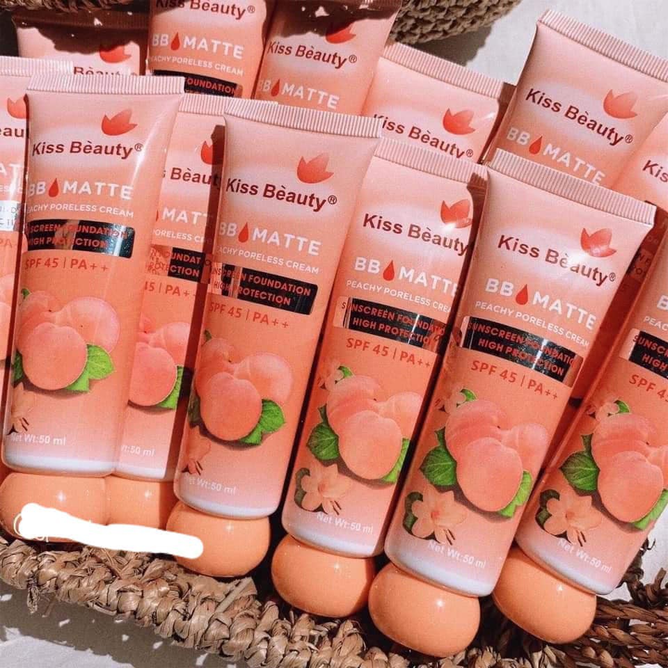 Kem lót nền BB Matte Kiss Beauty đào 50ml, Kem nền Kiss Beauty 2 in 1 che khuyết điểm và kiềm dầu | BigBuy360 - bigbuy360.vn