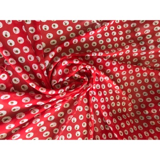 Vải voan tơ màu đỏ họa tiết hoa cúc
