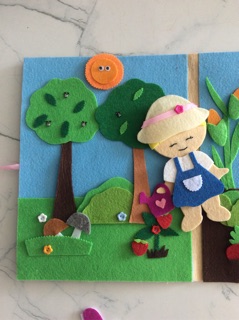 Sách vải bé trồng trọt