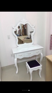 Bàn trang điểm