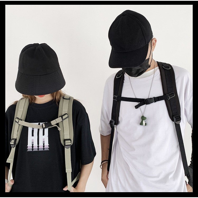 Balo học sinh móc treo ở giữa