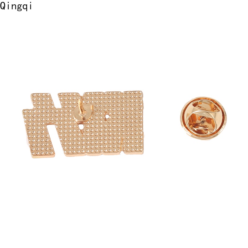 Ghim cài áo Miss Zoe hình chữ KISS thời trang