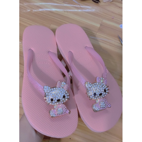 dép charm hello kitty