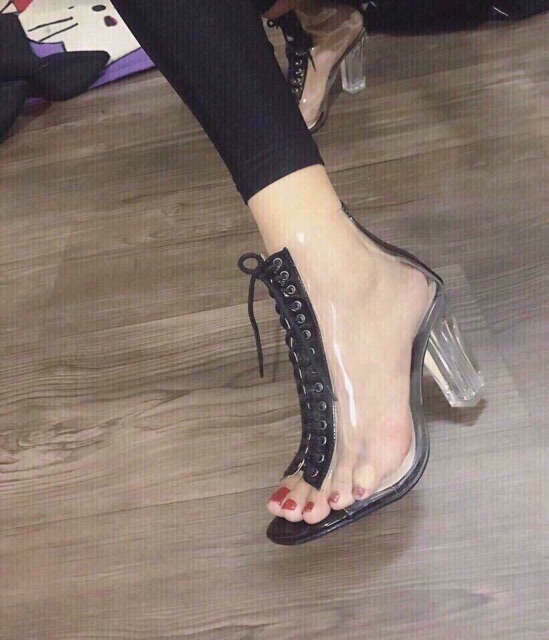 Giày trong Đan dây