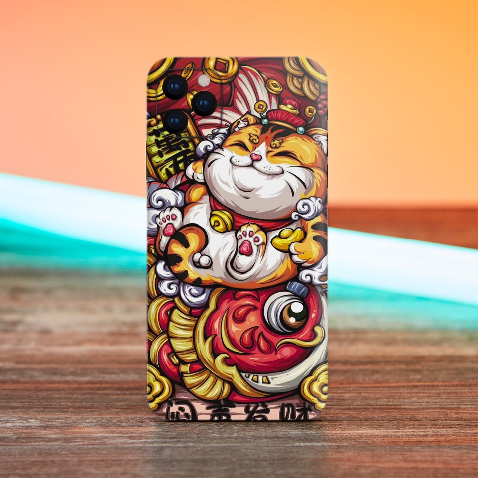 Miếng Dán Skin Điện Thoại In Hình Mèo Thần Tài 3 Cho Iphone 7/ 8/ X/ XS/ 11/ 11 Pro Max/ 12/ 12 Pro Max/ 13/ 13 pro max