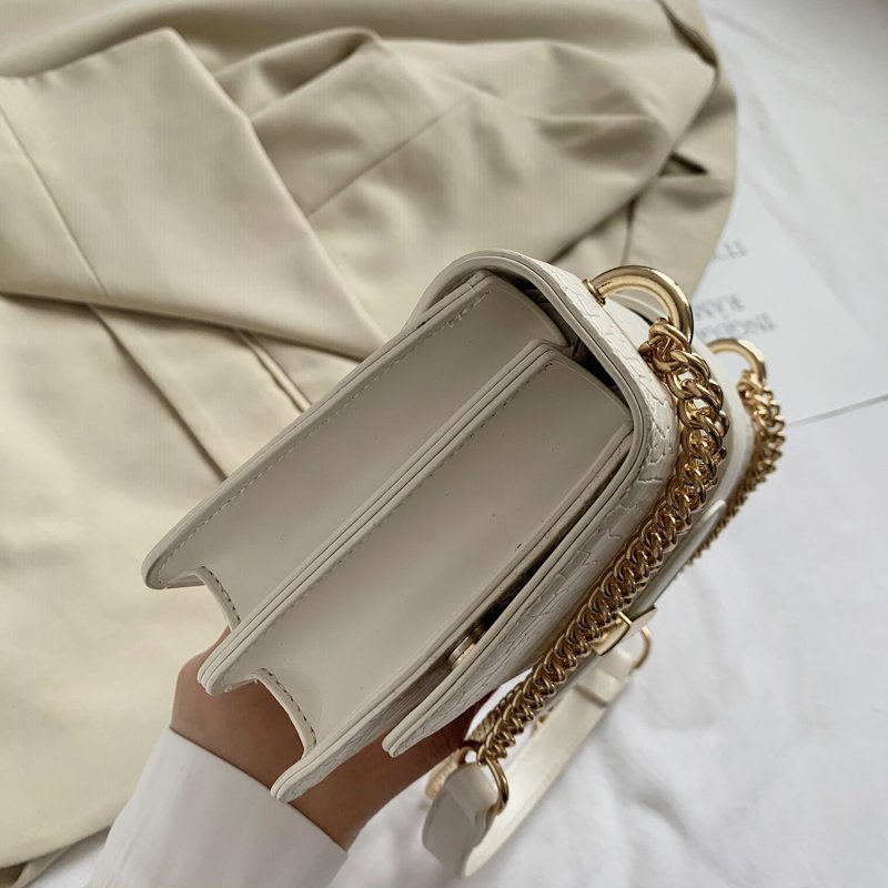 Túi đeo chéo IELGY phối dây xích phong cách thời trang