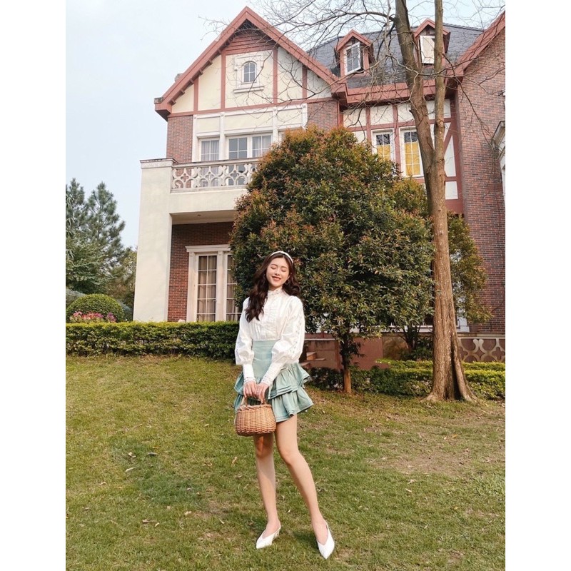 Set áo sơ mi phối ren và chân váy xoè tầng