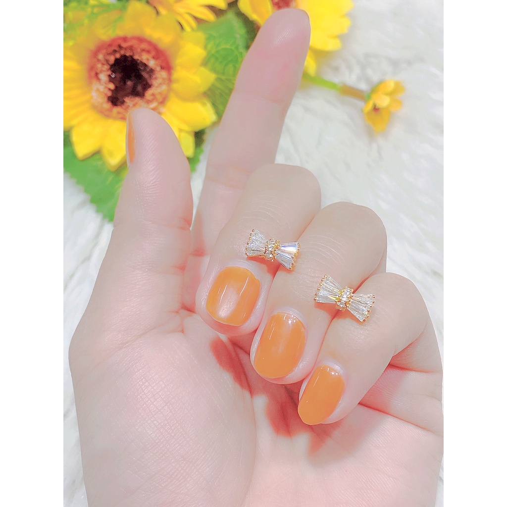 Bông tai nữ - phụ kiện nail đính đá UHA , chuôi cài chắc chắn, kiểu dáng hiện đại, thu hút, sang trọng B73