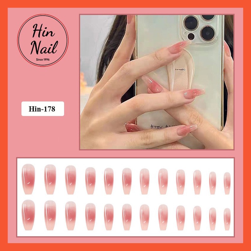 Mẫu móng tay giả form dài sơn bóng màu hồng hottrend