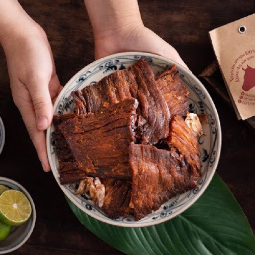 THỊT BÒ KHÔ ƯỚT TỎI - BÒ MIẾNG ƯỚT TỎI TATA Food loại đặc biệt Gói 200g | BigBuy360 - bigbuy360.vn