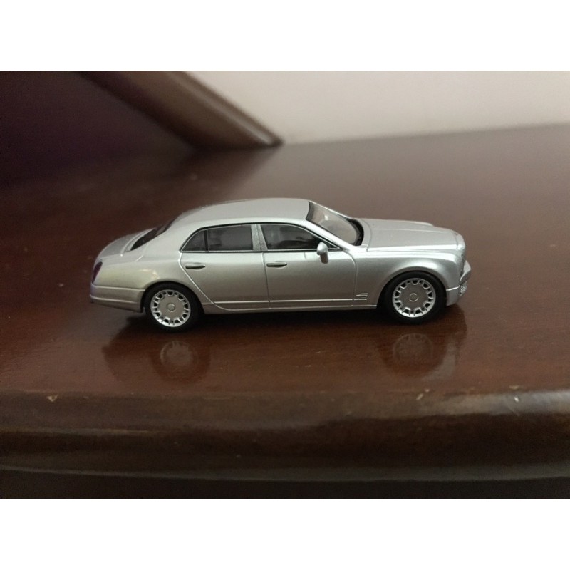 Xe kyosho 1/64 bentley mullsanne.