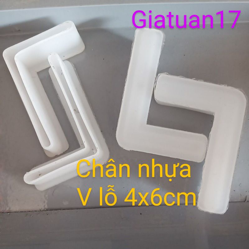 Combo 4 chân nhựa hoặc 1 cái 4x6cm kê chân Kệ V lỗ