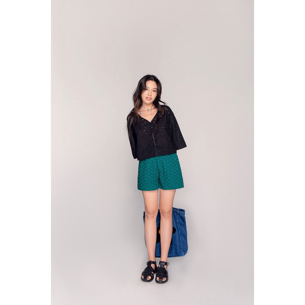 LIBÉ - Quần Shorts Cotton thêu đục lỗ màu xanh lá