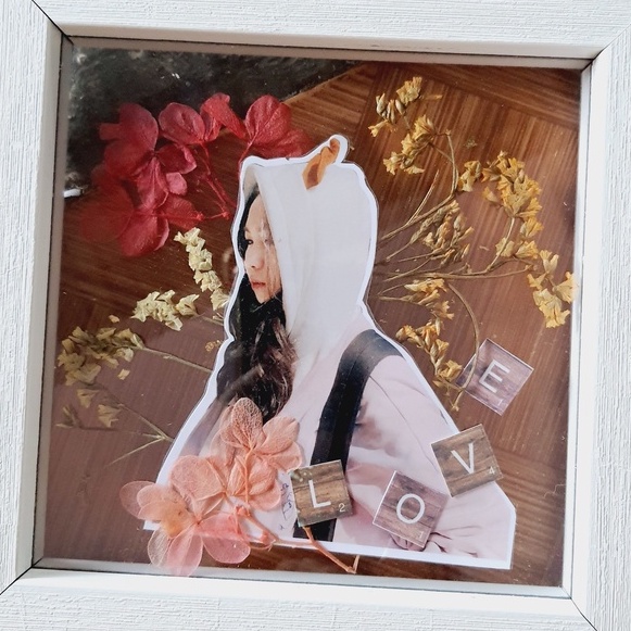 die-cut, cắt bế ảnh in theo yêu cầu, có cán bóng bền màu, decan dán được trang trí khung 3D, sổ scrapbook
