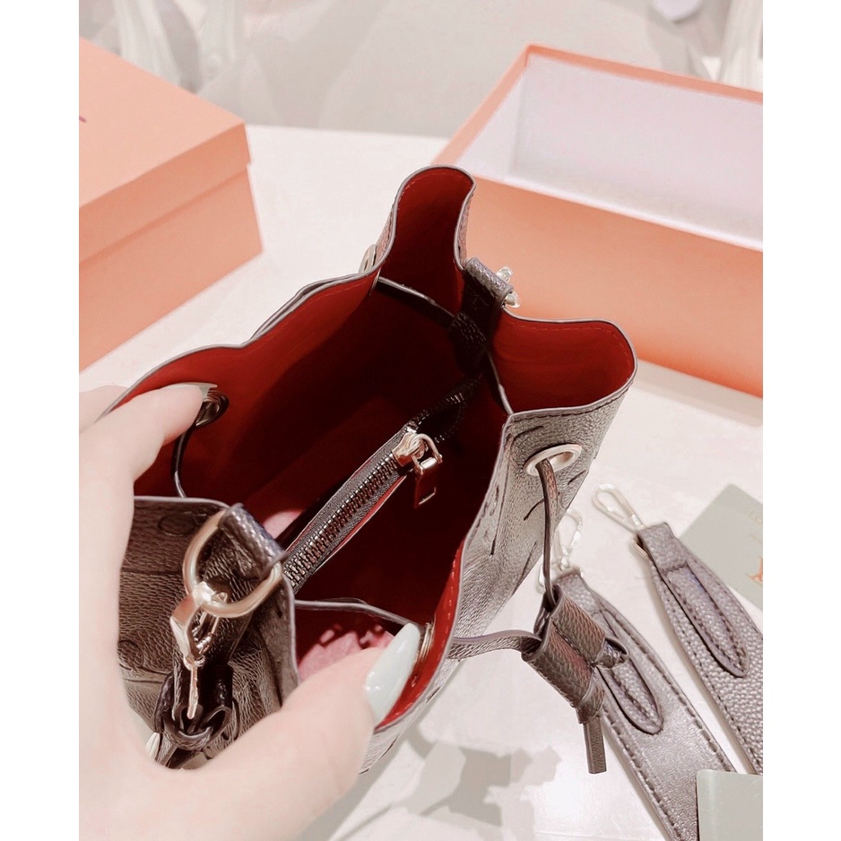 Túi LV đập logo nổi dây rút hàng QC